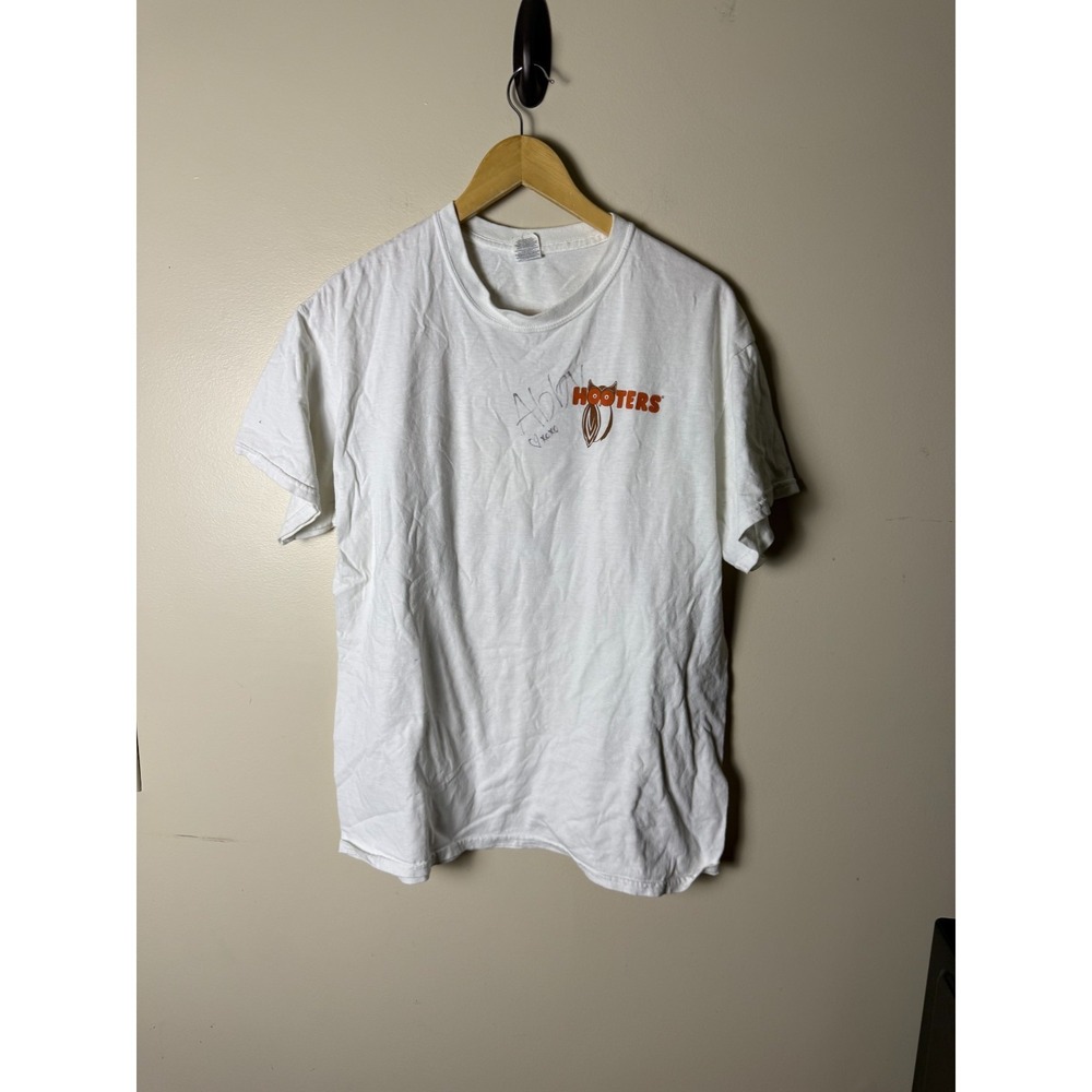 Hooters Crew Signed Autograph Shirt Men's M White Make A Wish Birthday